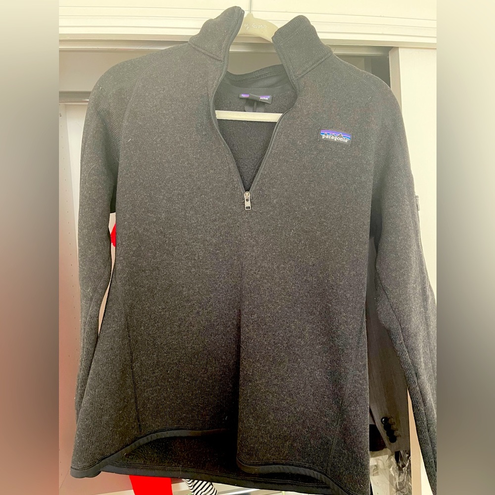 Women’s Patagonia 1/4 zip sweater. Size M